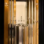 Pied A Terre Madeleine Parijs