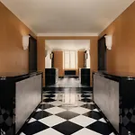 Pied A Terre Madeleine * Parijs